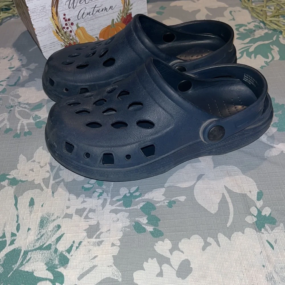 Croc Like Navy Blue Youth Slip on Shoes sz Y 12/ 13 EUC
